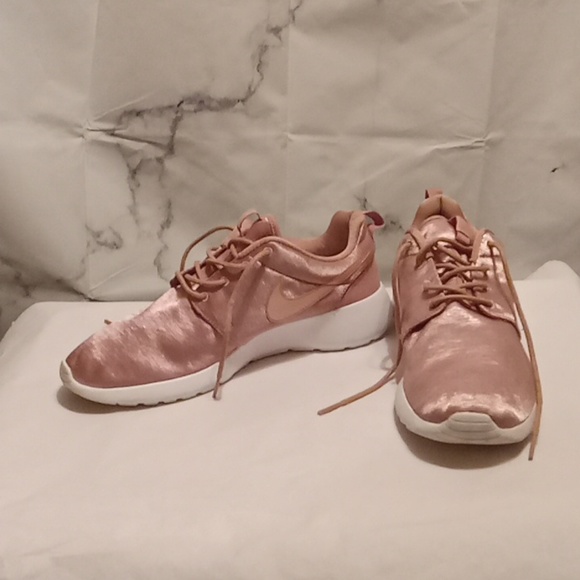 Nike Shoes - Nike Roshe One ORM shoes 9.5